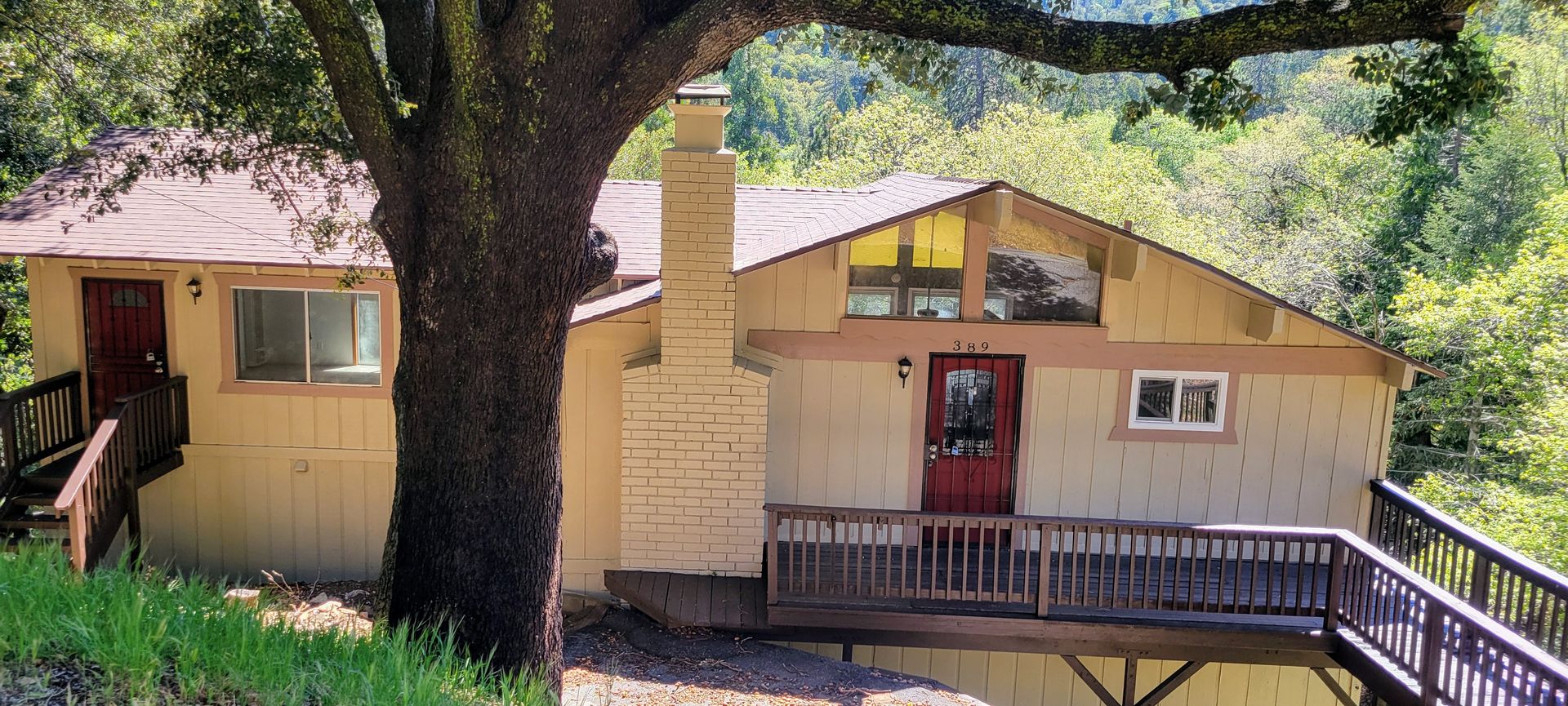 Crestline House: 389 Dorn Dr.