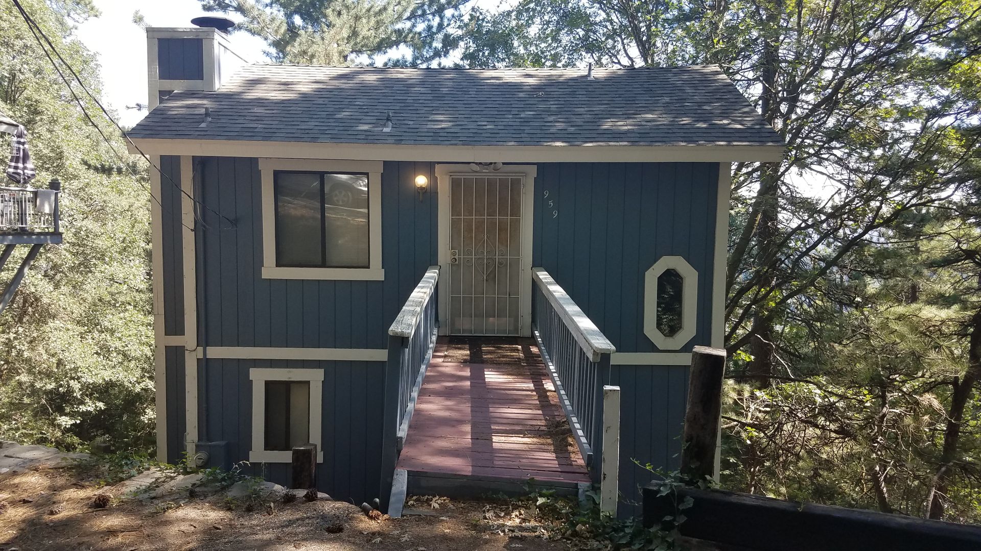 Crestline House: 959 Coulter Pine