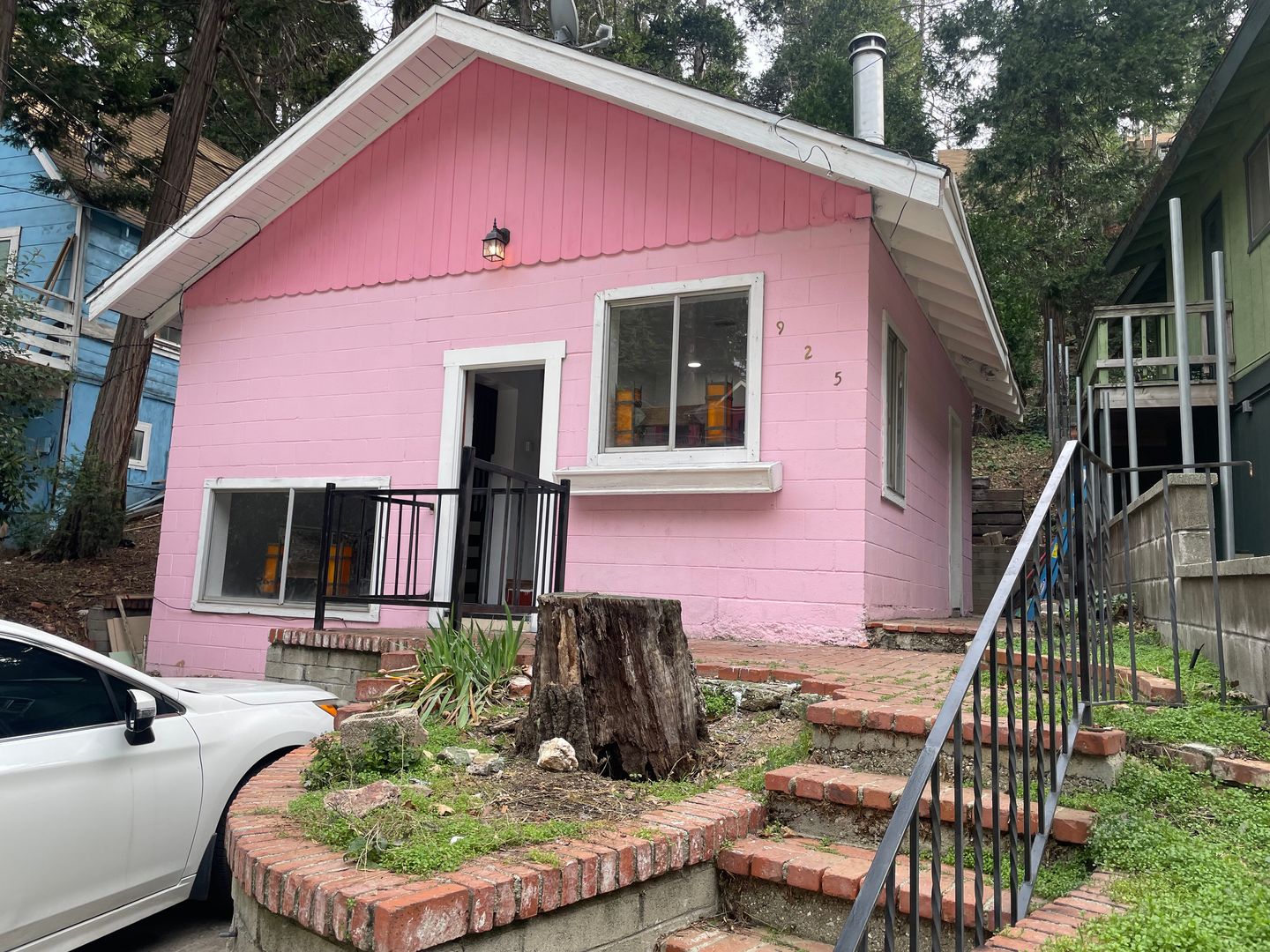 Crestline House: 925 Fern