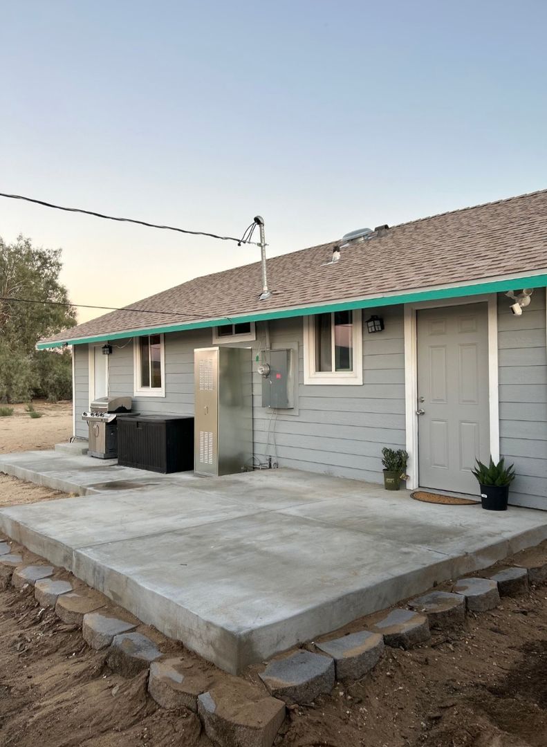 Joshua Tree House: 65076 E Broadway