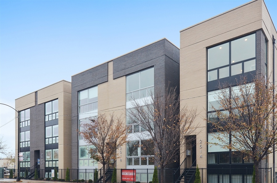 Chicago Apartment: 2514 - 2522 W Addison