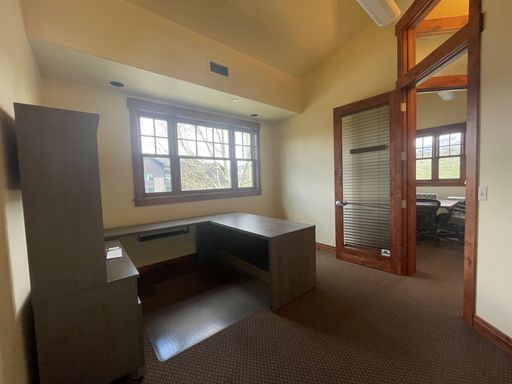 Single Furnished Office Space in Shared Professional Suite