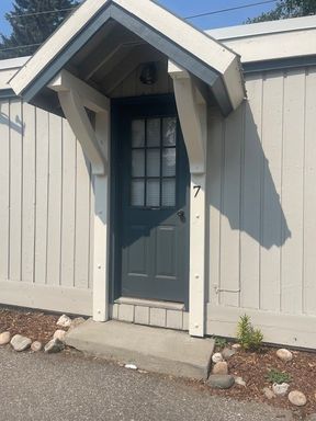 1 bdrm 1 bath Downtown Efficiency Apartment