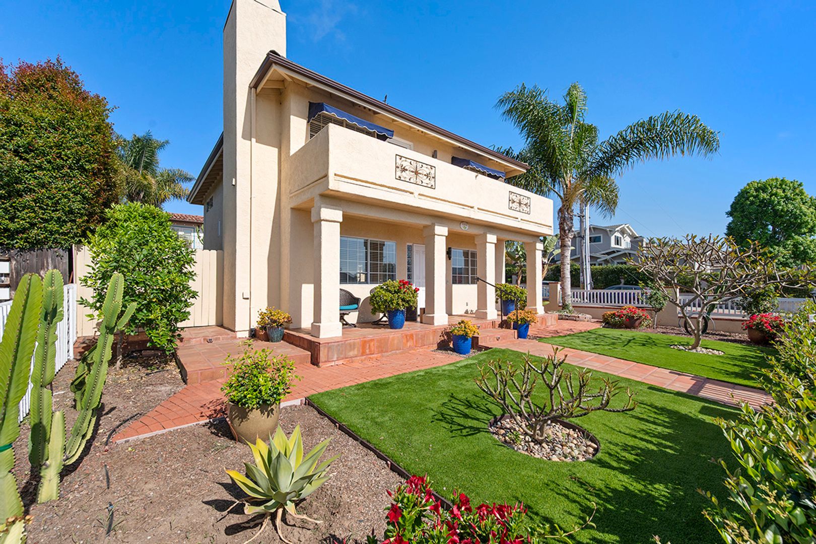 La Jolla House: 7303 Eads Avenue