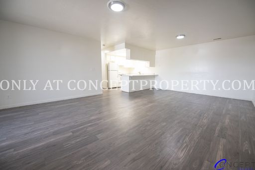 Spacious 3-Bed, 2-Bath Apartment with Central Air, Washer/Dryer Hookups & Updated Flooring! – photo 1