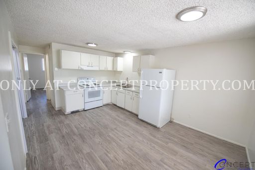 Pet friendly, spacious 2 Bed, 1 Bath apartment in Murray with a new in-unit washer and dryer! – photo 1
