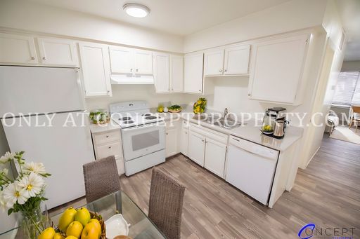 Enjoy a 2-story townhome with washer/dryer hookups and pet-friendly options. – photo 1