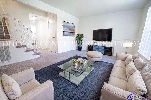 HALF MONTH OF RENT OFF!! Cool Comfort Townhome With Large Bedrooms and Central AC! – photo 1