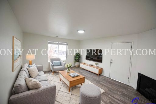 Modern Pet Friendly 2 Bed 1 Bath in Great Location with Central AC, Updated Appliances and Newer Finishes! – photo 1