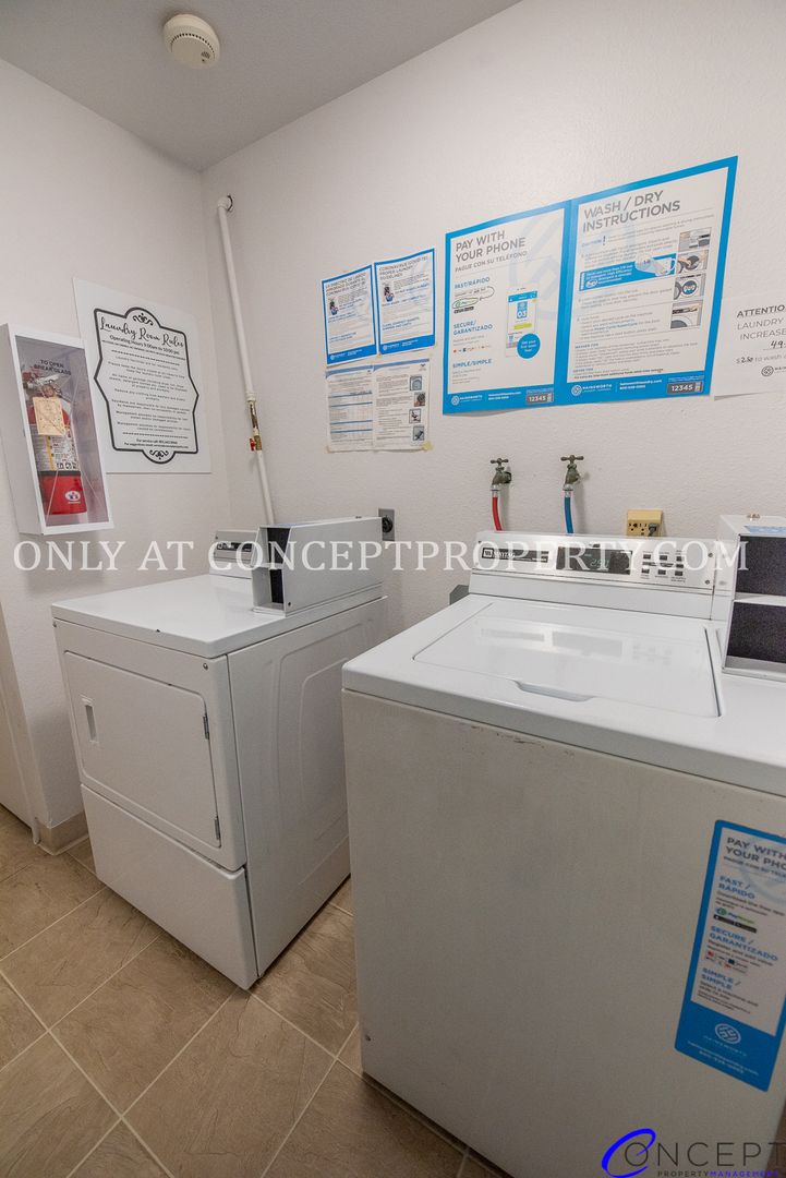 Laundry room at 2nd Avenue (2 of 4)