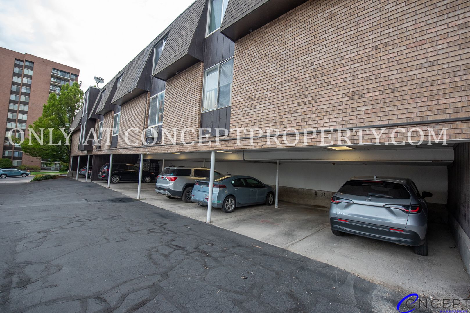 Parking at 2nd Avenue (3 of 4)