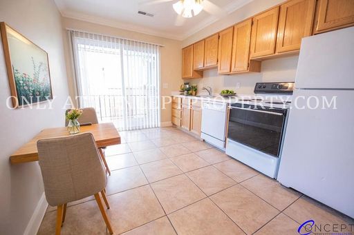 Prime Living Near Downtown: Charming 2-Bedroom Gem!