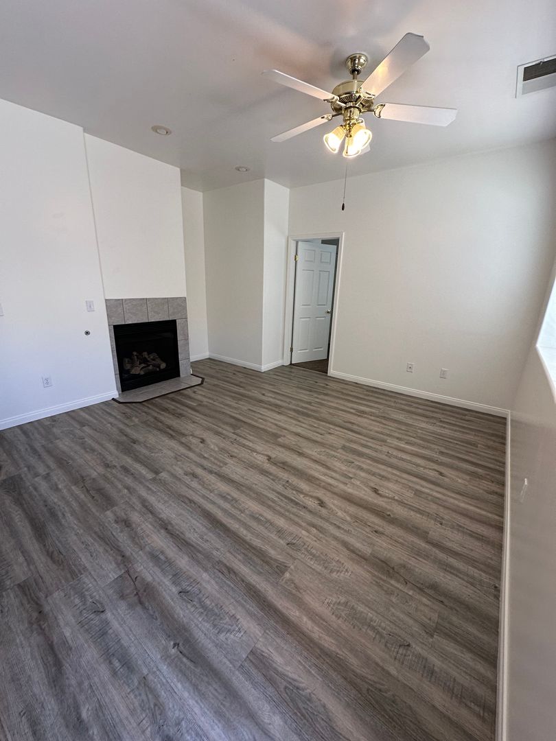 Bakersfield Apartment: 3144 Park Meadows Drive