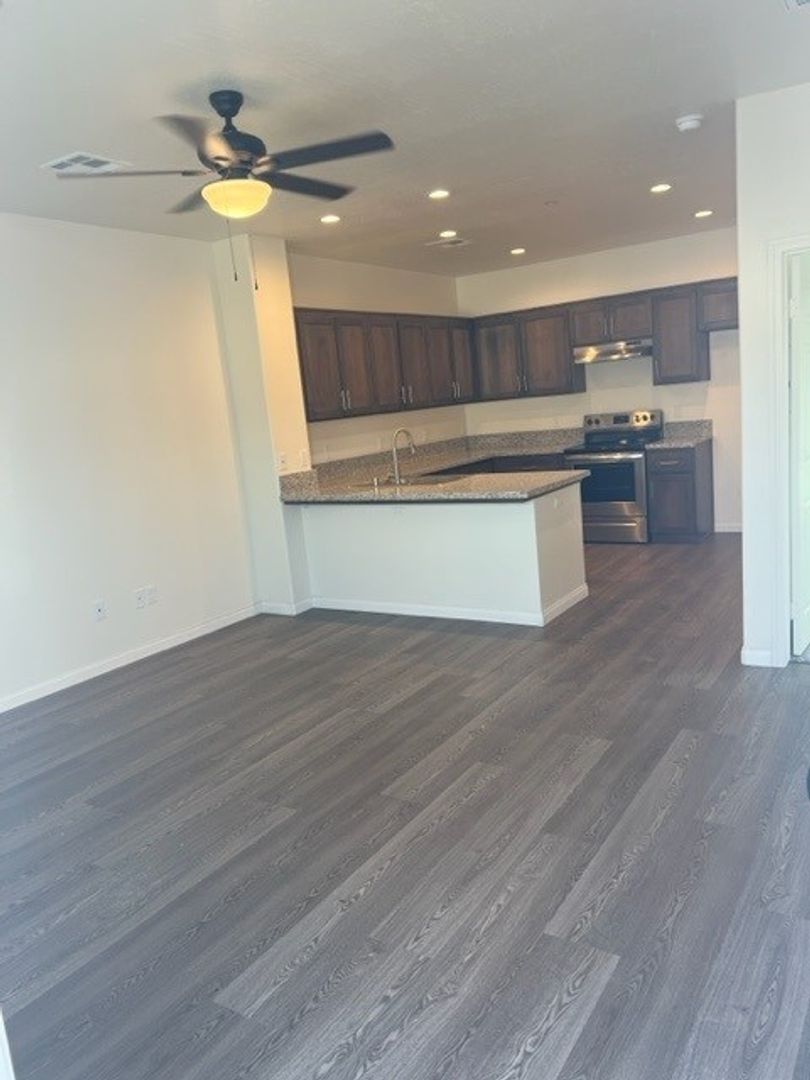 Bakersifeld Apartment: Rosedale Villas
