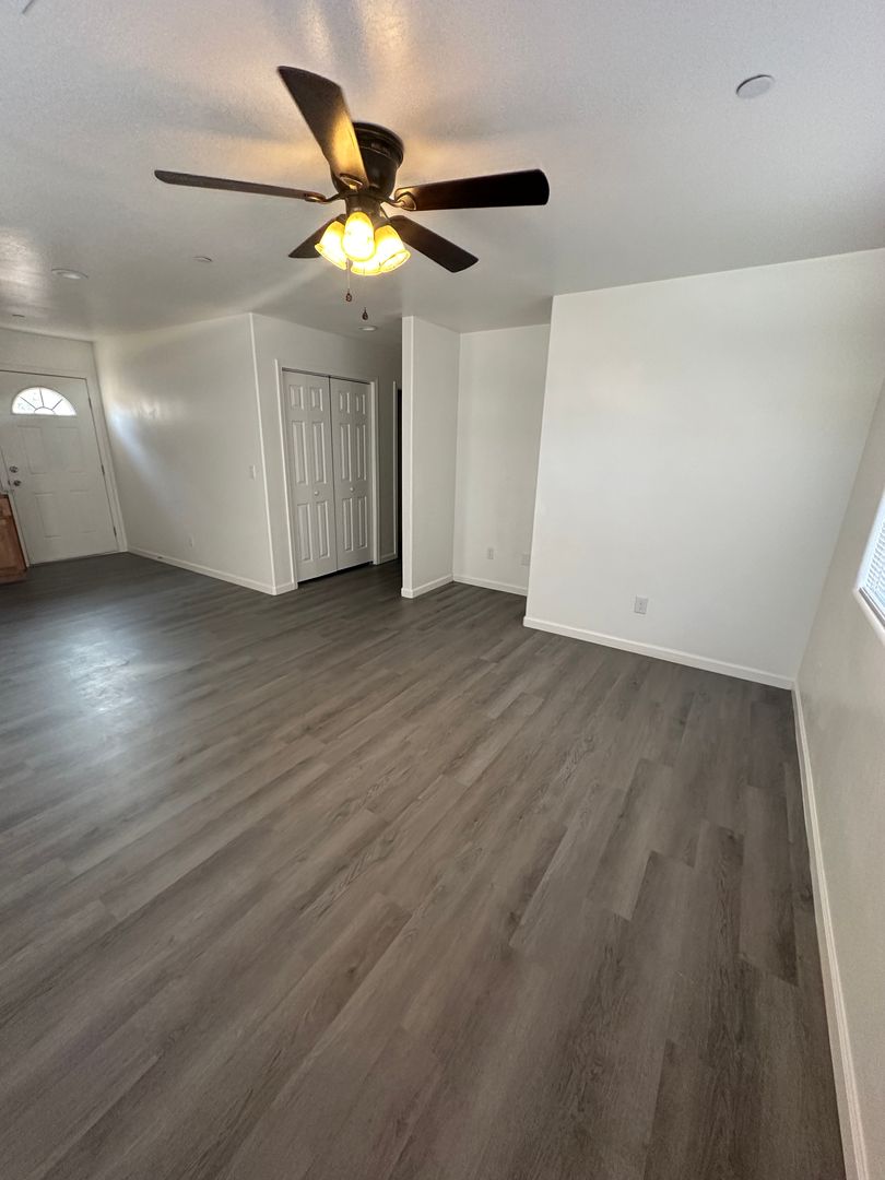 Bakersifeld Apartment: 720 Beverly Drive