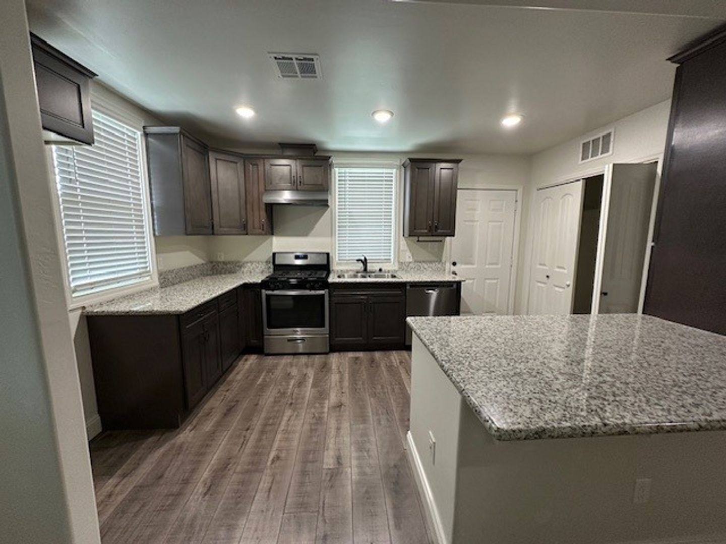 Bakersfield Apartment: 11940 Rosedale Hwy