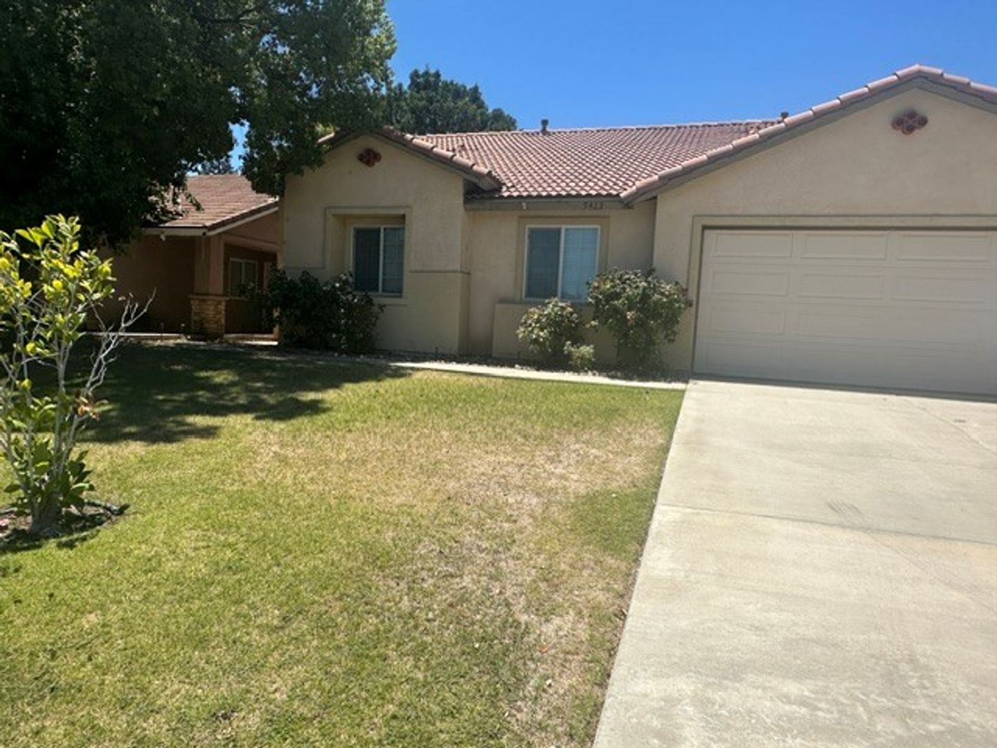 Bakersfield House: 5413 Coastal Wind St