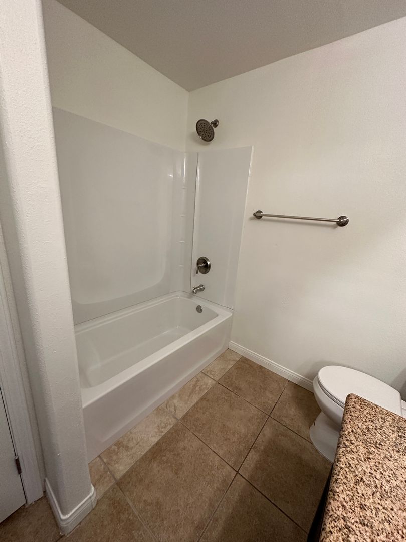 Bakersfield Apartment: 3433 Rustic Meadow