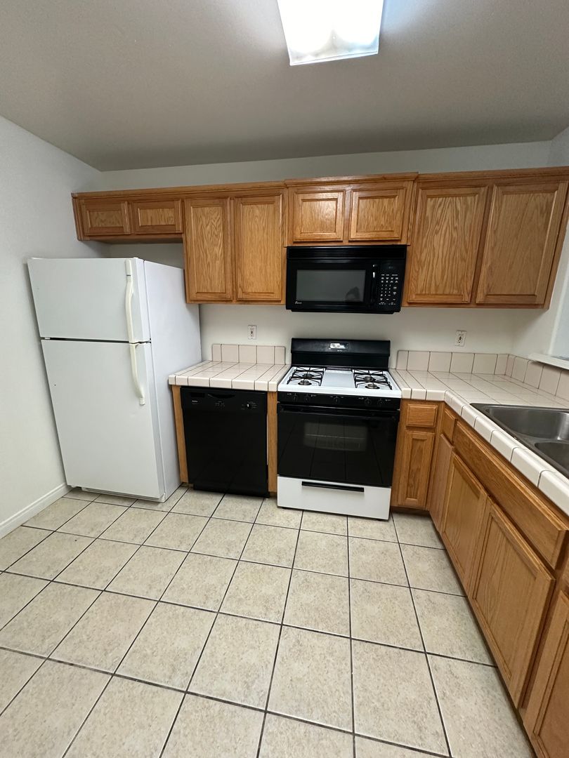 Bakersfield Apartment: 602 Blue Mountain Way