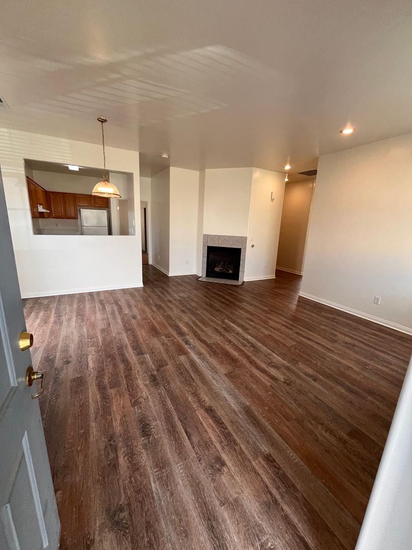 Bakersfield Apartment: 3757 Pine Meadow Drive