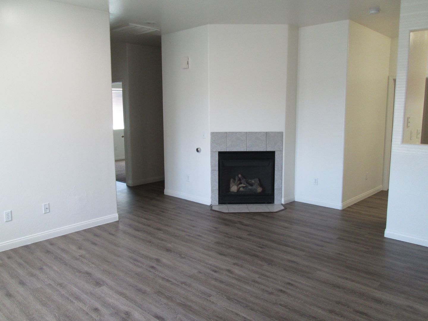 Bakersfield Apartment: 542 Yellow Meadow Court