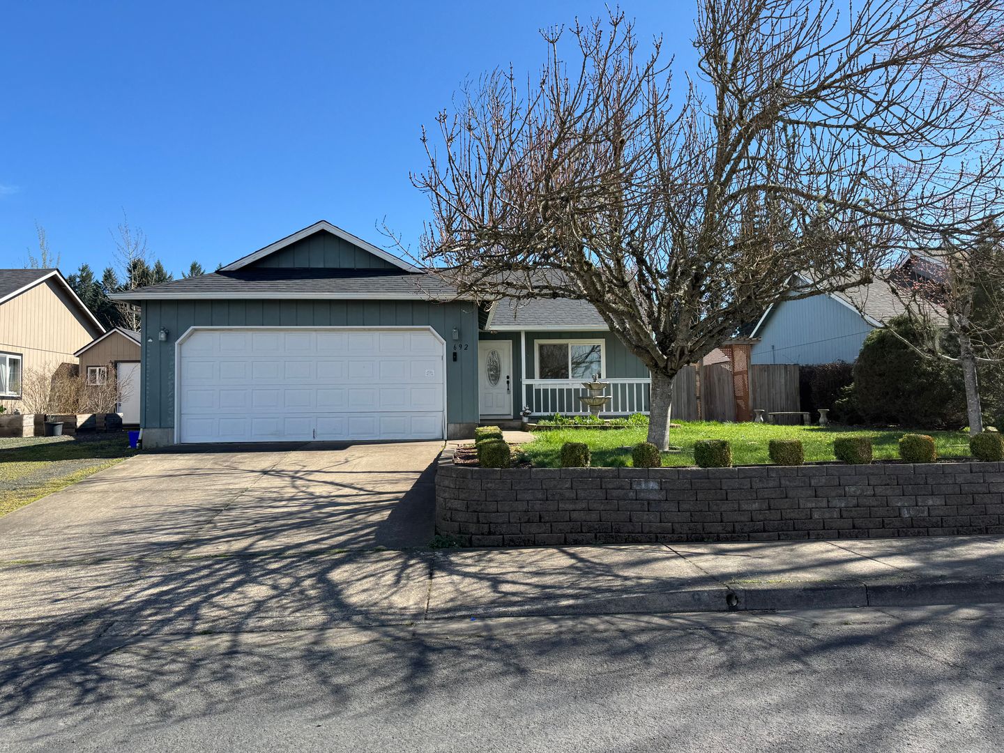 Creswell House: 692 N 1st St