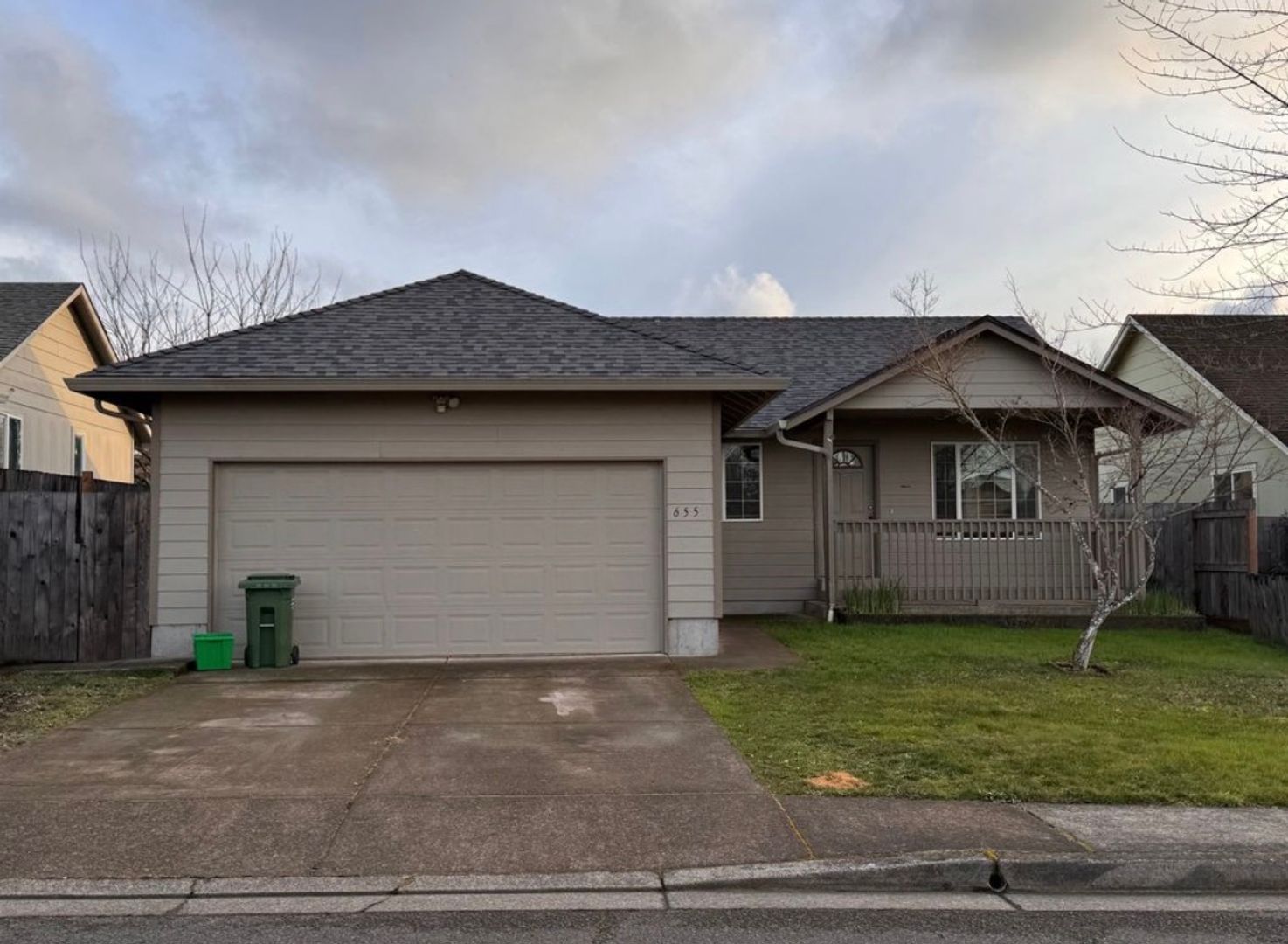 Cottage Grove House: 655 Arthur Ave