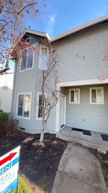 2 Bed 1.5 Bath Rental at 3834 Viewcrest Dr. #C, Medford, OR – photo 1