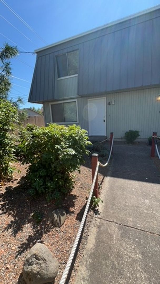 Central Point Apartment: 724(1-4)728 (1-4)Hazel