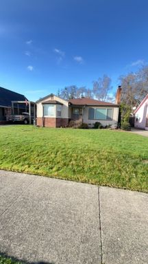 2BD/1BATH - Carport, Garage, Landscaped Yard & Washer/dryer Hookup – photo 1