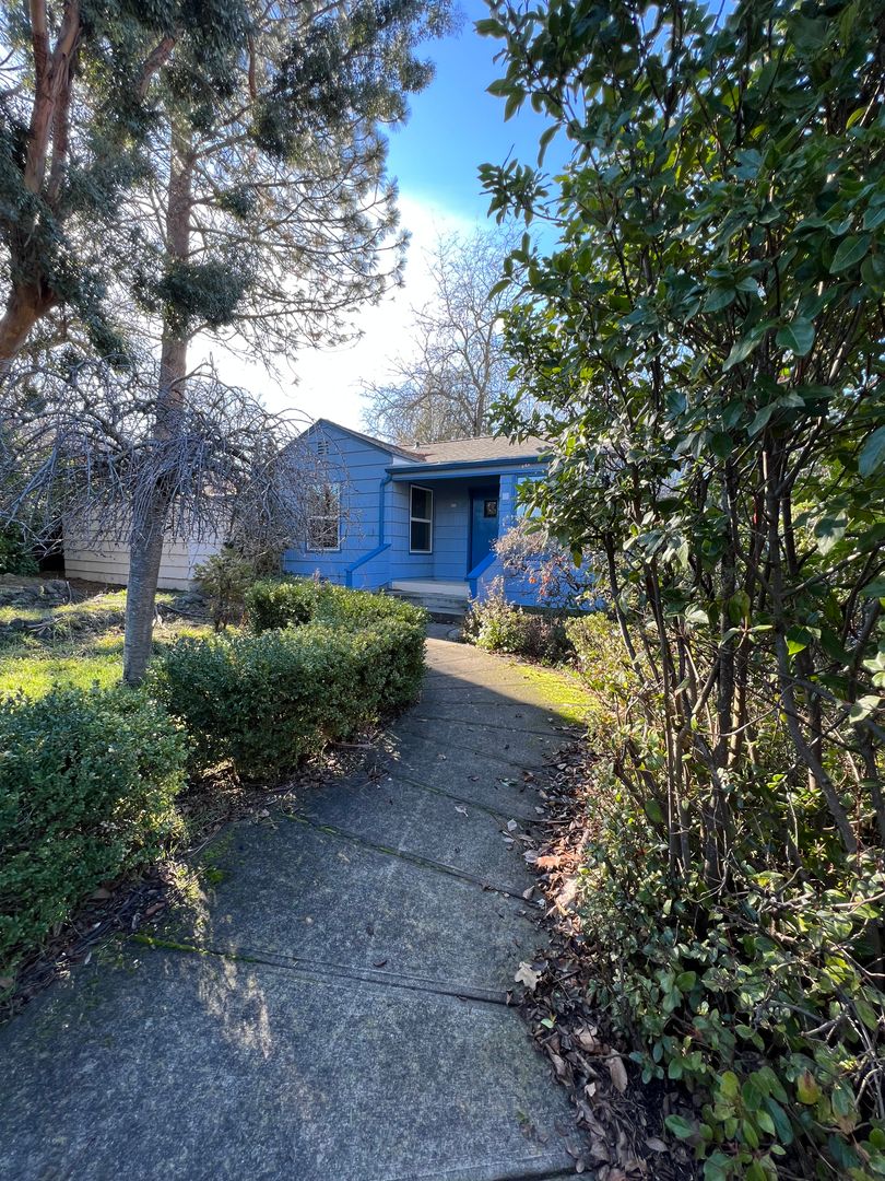 Ashland Apartment: 611 Normal Avenue (House) 601 Normal Avenue (ADU)