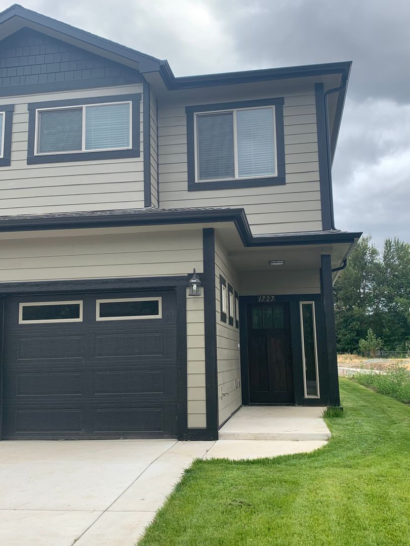 Grants Pass House: 1731 Kids Way