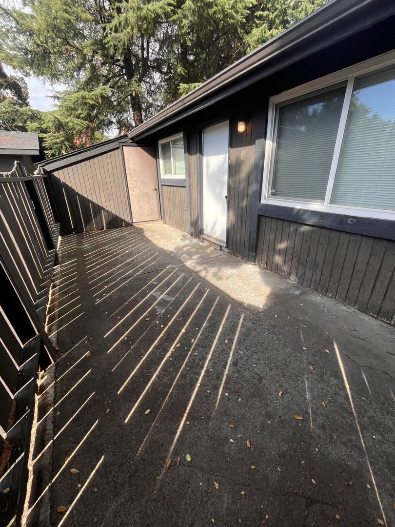 Medford Apartment: 1165 Morrow Rd. #1-24