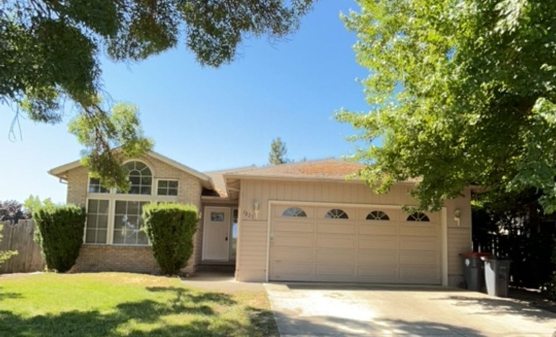 Medford House: 1821 Layla Dr.