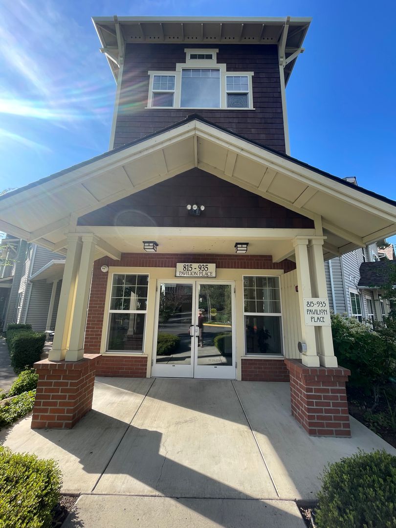 Ashland Condo: 816 Pavilion Place