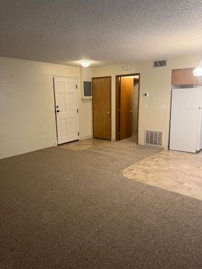 Northwest GP Charming 2BD/1BA, ground level, new carpet and paint, remodeled bath, garage, central AC & laundry! – photo 1