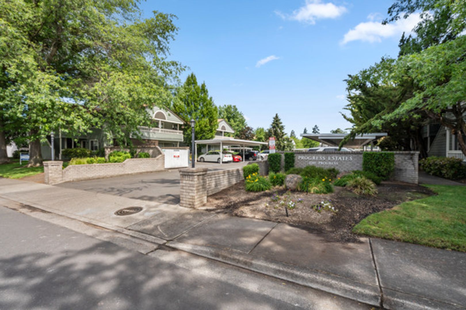 Medford Apartment: 1290 Morrow Road