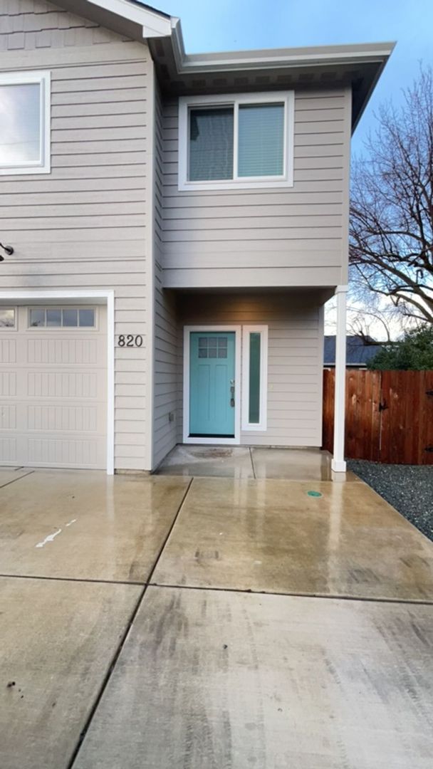 Medford Apartment: 820 & 822 Diamond St.