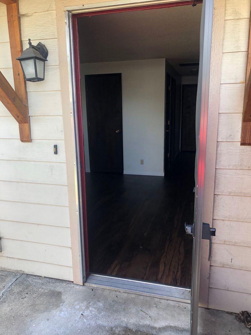Medford Apartment: 1042, 1044, 1046, 1048 Woodrow Lane