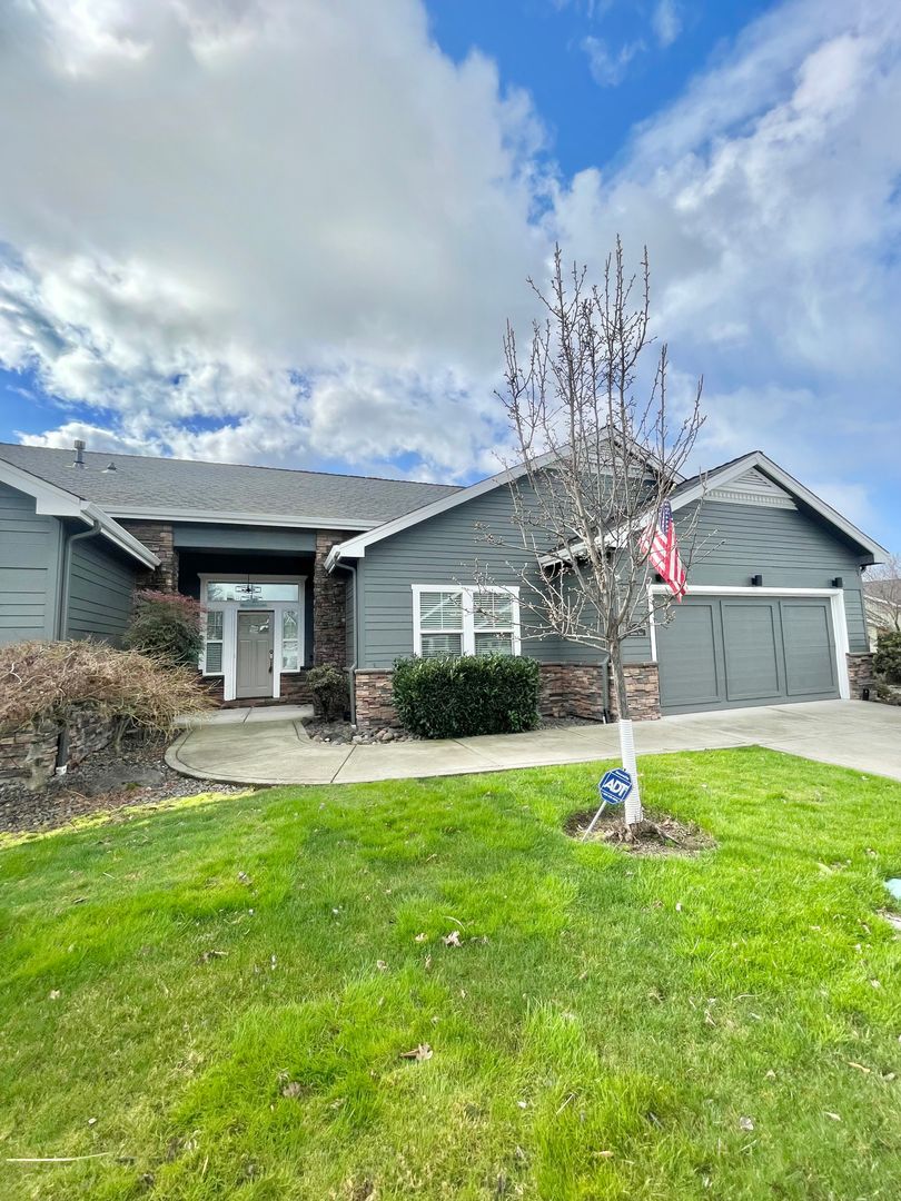 Eagle Point House: 94 Skyhawk Drive