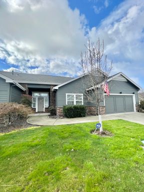 2 Bedroom-2 Bath single Family Home in Gate Community-Eagle Point Golf Course-Eagle Point, Oregon – photo 1
