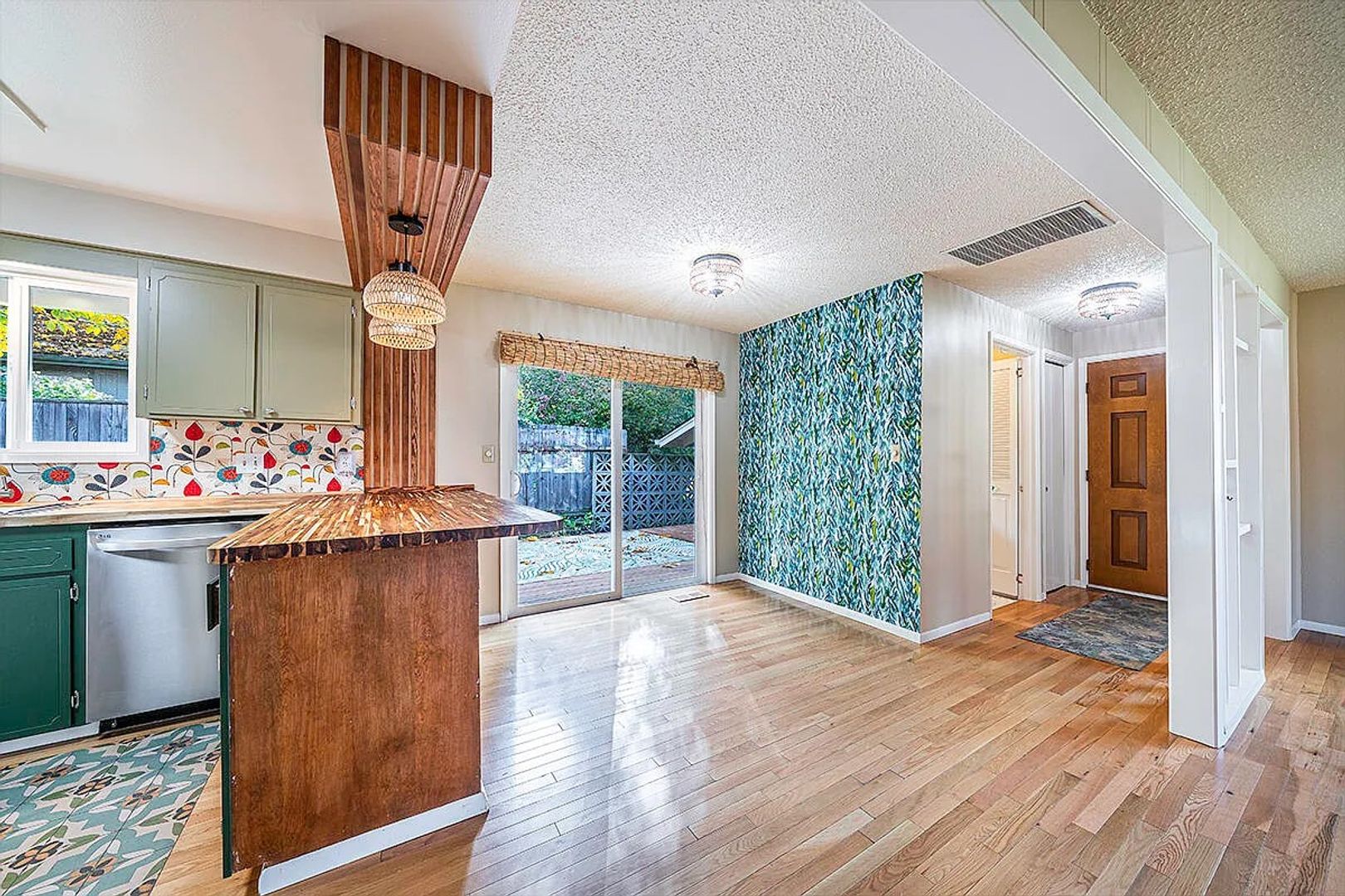 Medford House: 208 Oregon Terrace