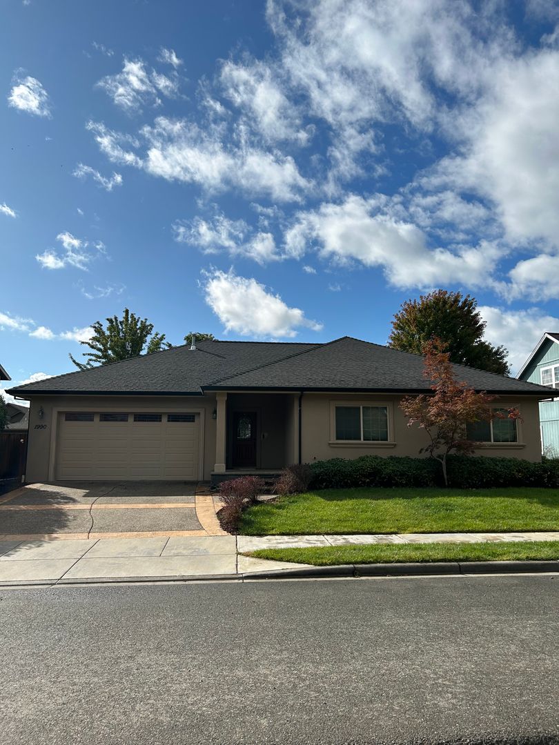 Central Point House: 1990 Aristona Street