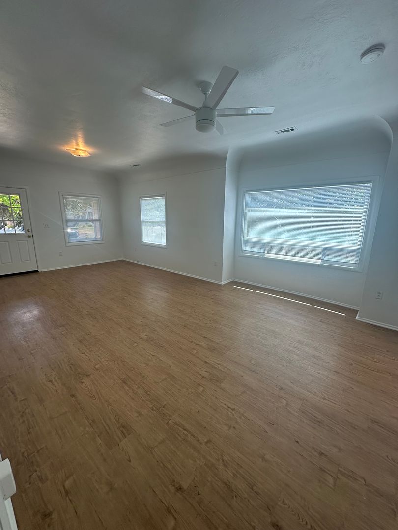 Ashland Apartment: 155 N. 3rd St.