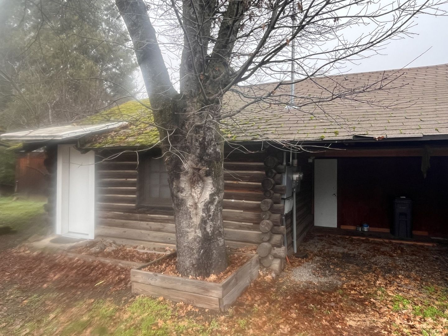 Medford Apartment: 1221 Thomas Rd. #1-7