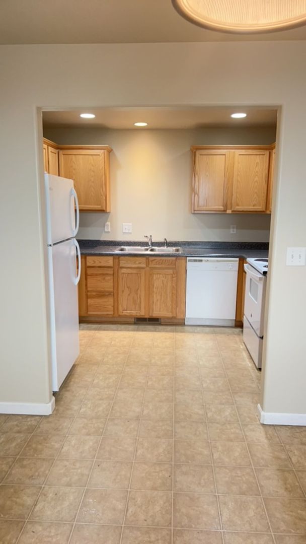 Medford Apartment: 2173 Poplar Dr. #A-D