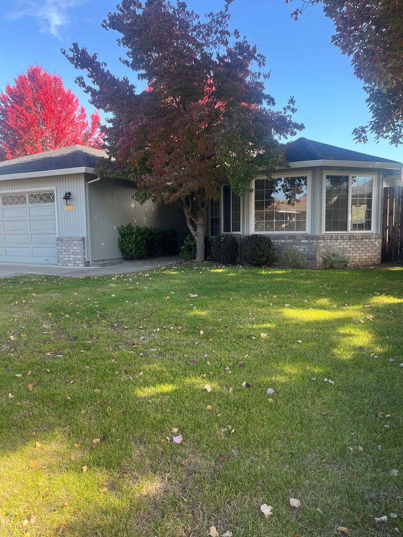 Medford House: 2095 Terrel Drive