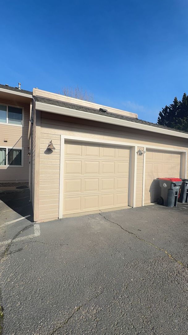 Medford Apartment: 1514 Hollyhock #A-D