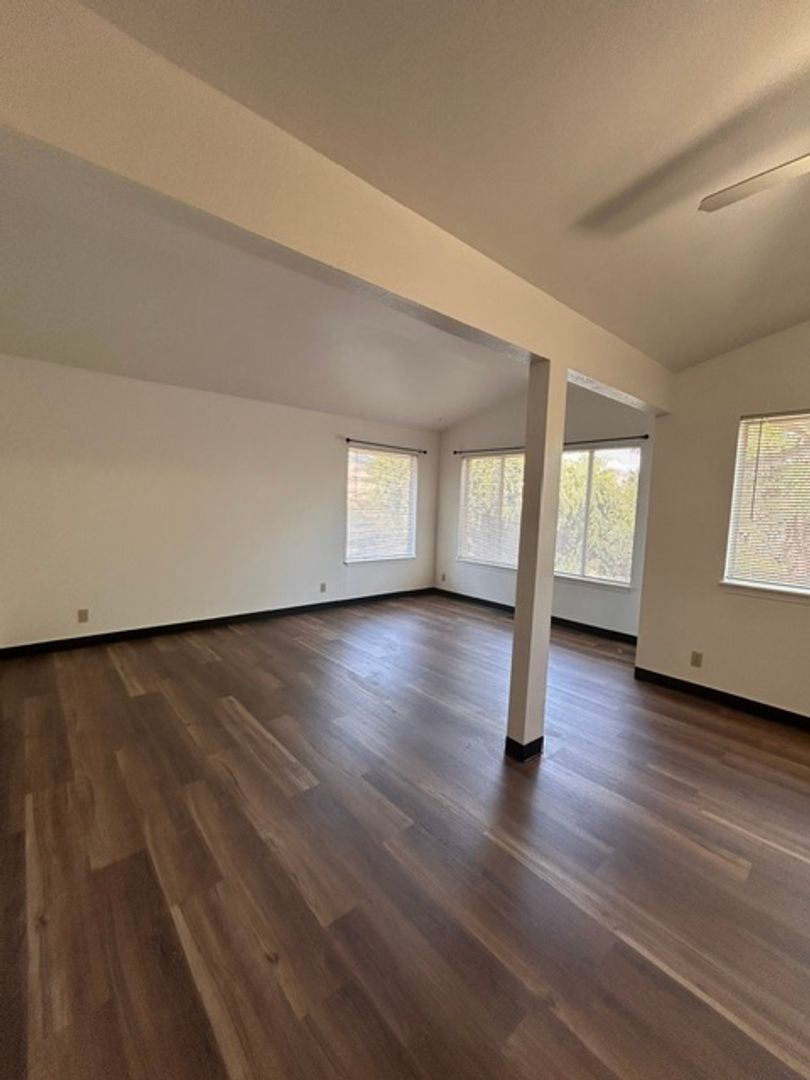 Ashland Apartment: 262 Grant St. #A-D