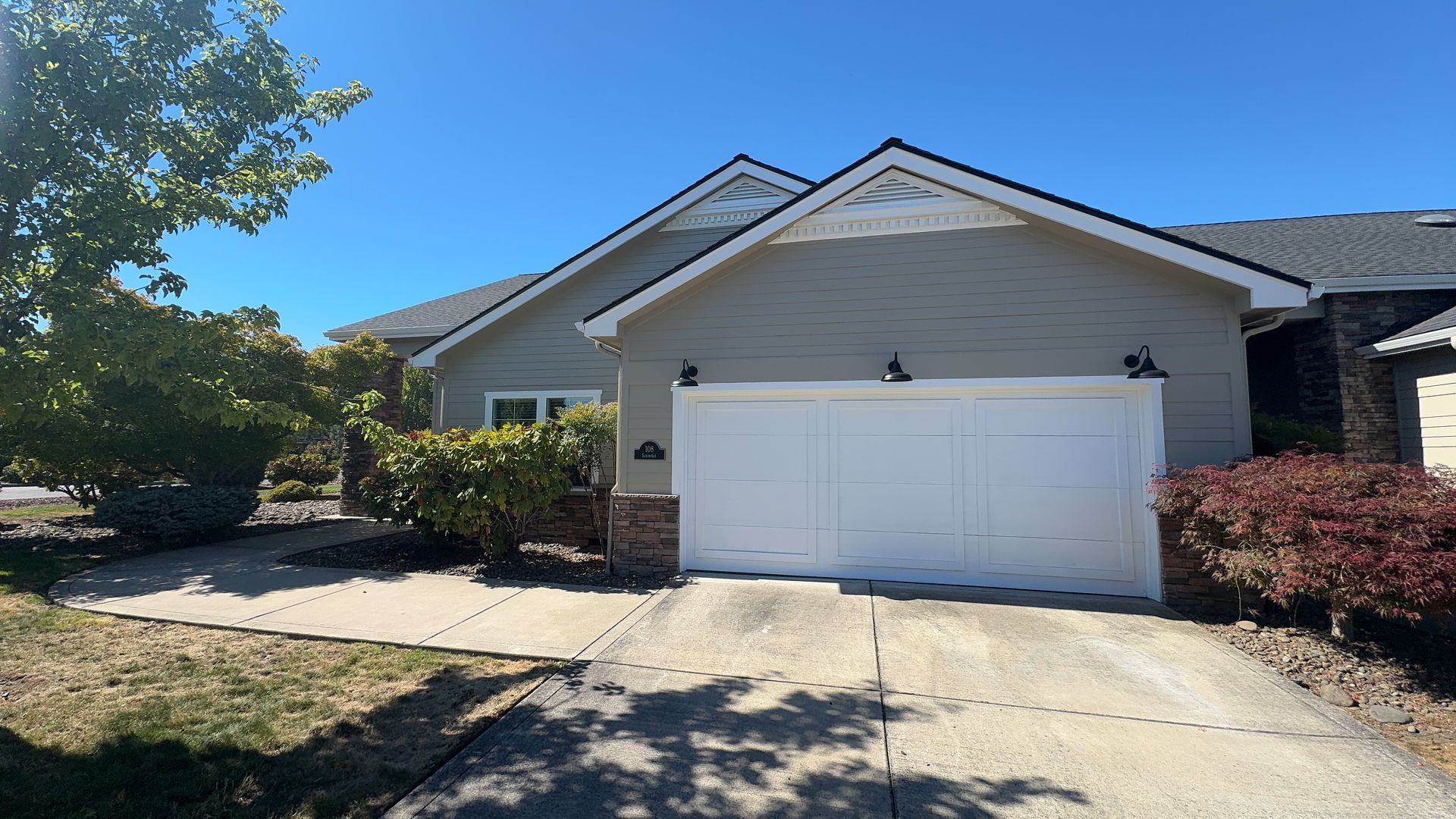 Eagle Point House: 108 Sandridge Way